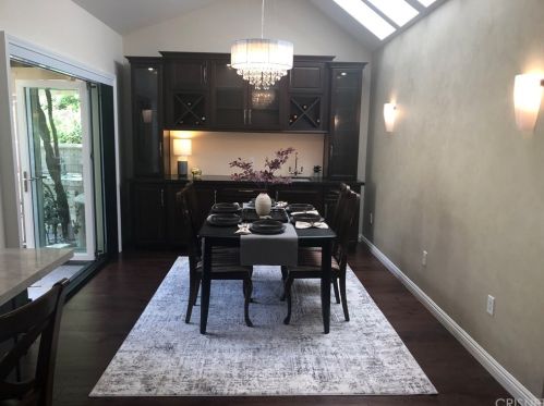 2010 Buckingham Pl, Glendale CA  91206-1401 exterior