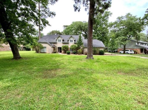803 Glen Hollow Dr, Conroe TX  77385-7716 exterior