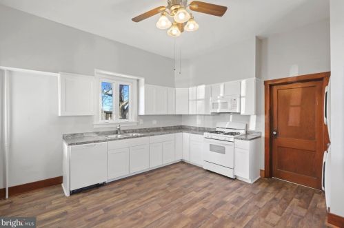 641 Monroe St, Harrisburg, PA 17113-2722
