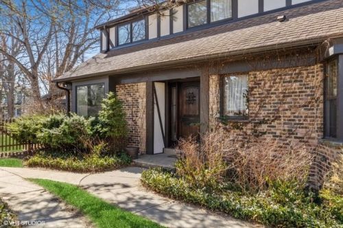 1124 Gage St, Northfield, IL 60093-1705