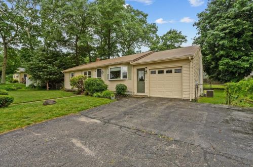 105 Eugene St, Warwick, RI 02818-2523