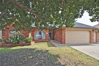 12118 3rd St, Yukon, OK 73099-6800