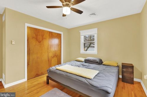 699 Barnstable Rd, Carlisle PA  17015-7425 exterior