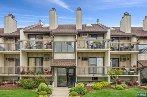 308 Ridge Mews, Wood-Ridge, NJ 07075-1349