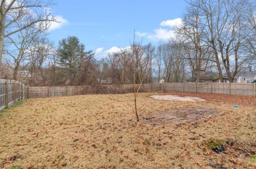 8 Clay St, Hopkinton RI  02804-1602 exterior