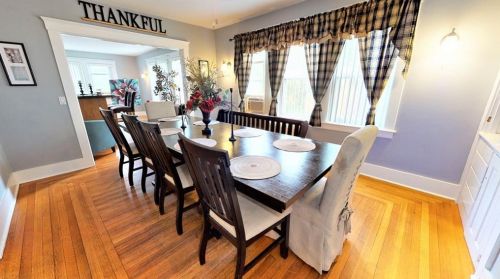 128 Wesleyan Ave, Warwick, RI 02886-5126