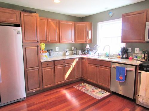 136 Corporate Pl, Middletown, RI 02842-6247