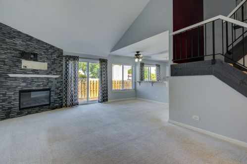 552 Alton Ct, Carol Stream IL  60188-9212 exterior