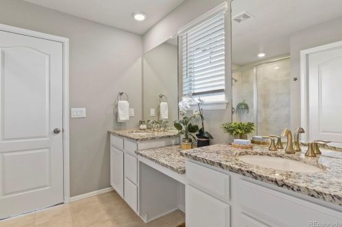 1075 Grand Baker Ct, Aurora CO  80018 exterior