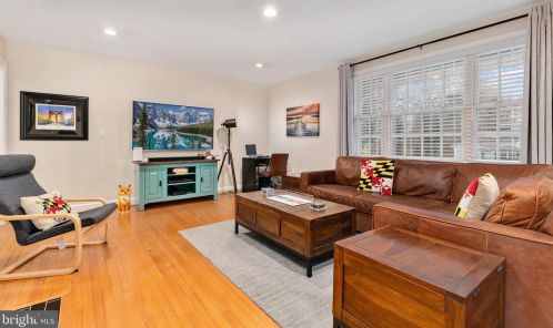 322 Northwest Dr, Silver Spring MD 20901-1431 exterior