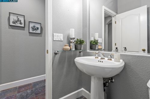 1017 Laurel Tree Dr, Concord CA  94521-5433 exterior