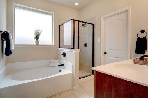 6321 Lake Side Dr, Fort Worth TX 76179 exterior