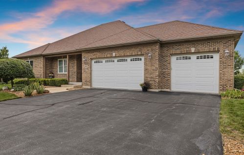 816 Mark Ln, Pingree Grove, IL 60140-8278
