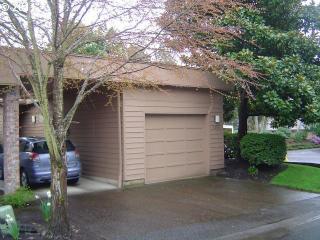 1251 Spyglass Dr, Eugene, OR 97401-2033