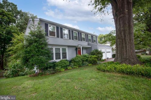 9924 Rand Dr, Springfield VA  22015-3812 exterior