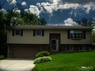 108 Country Club Dr, Pekin IL  61554-2661 exterior