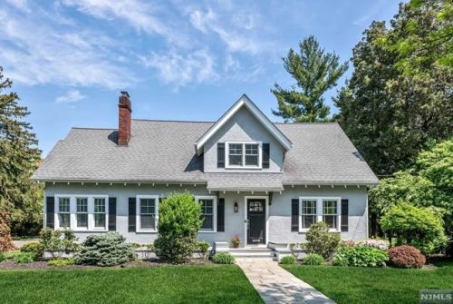 30 Cumberland Rd, Ridgewood, NJ 07452-2612