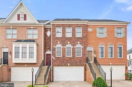 6816 Witton Cir, Gainesville, VA 20155-4420