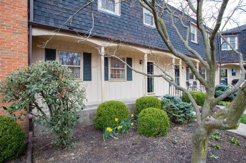 19 Creekwood Sq, Cincinnati OH 45246-3838 exterior