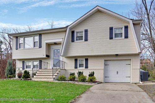 46 Walnut Ave, Tinton Falls NJ 07701-6146 exterior