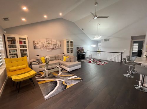 1976 Silver Lake Rd, Arlington Hts, IL 60004-8206