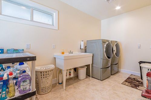 1717 Iwi Way, Honolulu HI  96816-3826 exterior