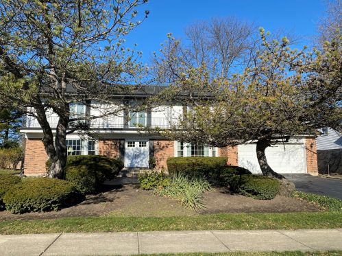 1060 Summit Dr, Bannockburn, IL 60015-1823