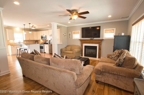 117 Jacobsen Ln, Lavallette, NJ 08735-3318