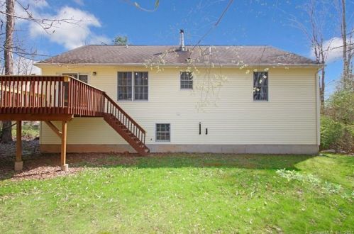 16 Dunn Hill Rd, Durham, CT 06422-1104