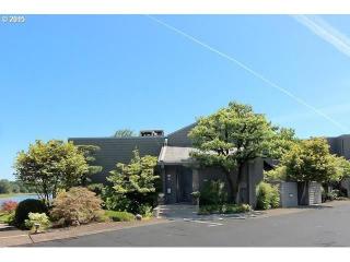 5810 Riverpoint Ln, Portland, OR 97239-5902