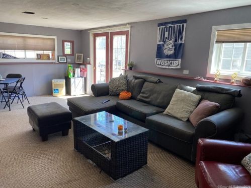 115 Edgewood Rd, Niantic CT  06357-1615 exterior