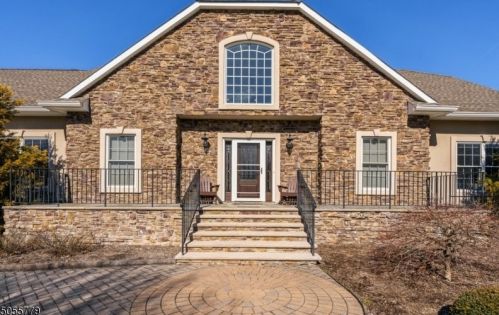 3 Farmstead Ct, Dover, NJ 07869-3501