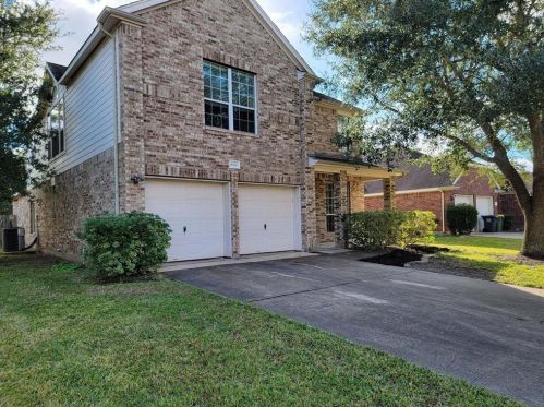 8910 Sungate Dr, Pearland, TX 77584-3199
