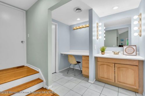 10 Lefferts Ct, Middletown NJ  07748-3031 exterior