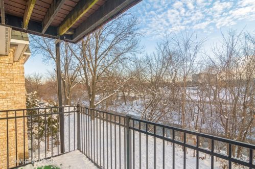 5400 Carriageway Dr, Rolling Meadows IL  60008-3991 exterior