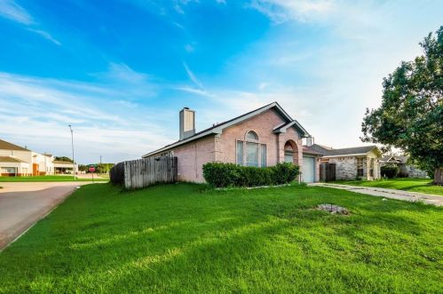 4201 Coral Springs Dr, Fort Worth TX  76123-1458 exterior