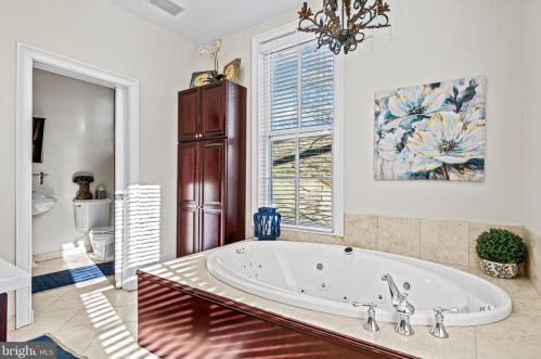 114 Kings Hwy, Tavistock NJ 08033-1981 exterior