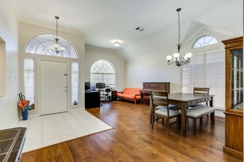 1525 Bastrop Dr, Carrollton TX 75010-6423 exterior