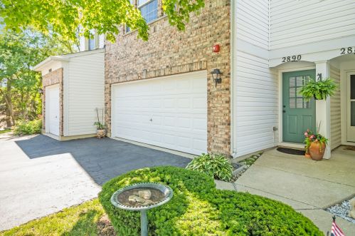 2890 Stonewater Dr, Naperville, IL 60564-4882