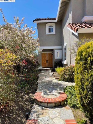 20744 Glenwood Dr, Hayward, CA 94552-5237