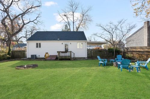 47 Lincoln Ave, Warwick RI  02888-5953 exterior