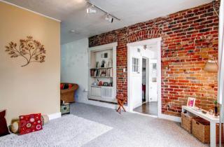 2061 Pearl St, Denver, CO 80210-4042