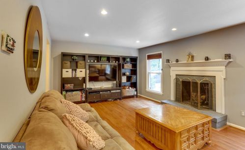 9001 Armendown Dr, Springfield VA  22152-2137 exterior