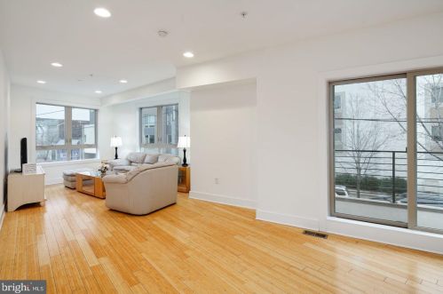 920 Front St, Philadelphia PA 19123-4304 exterior