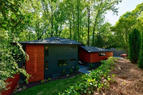 620 Colebrook Ct, Atlanta GA  30327-4710 exterior