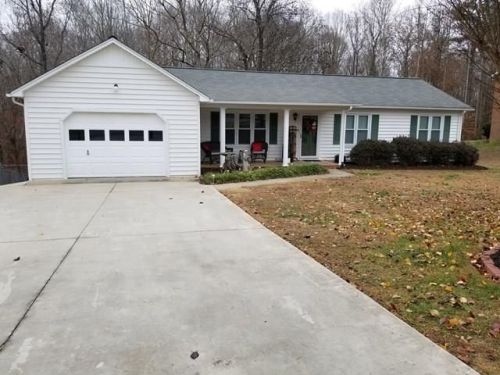 2050 Powhatan Dr, Danville, VA 24540-5116