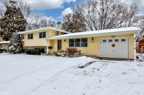 639 Elsinoor Ln, Bull Valley, IL 60014-7517