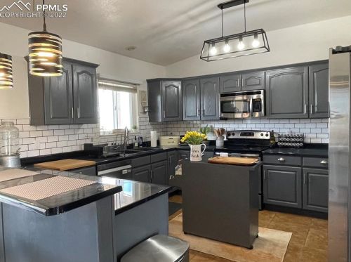 281 Bywood Dr, Pueblo CO  81007-1488 exterior
