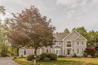 23 Glory Ln, Hartford, CT 06109-3992