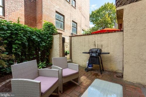 1110 Lombard St, Philadelphia PA  19147-1206 exterior